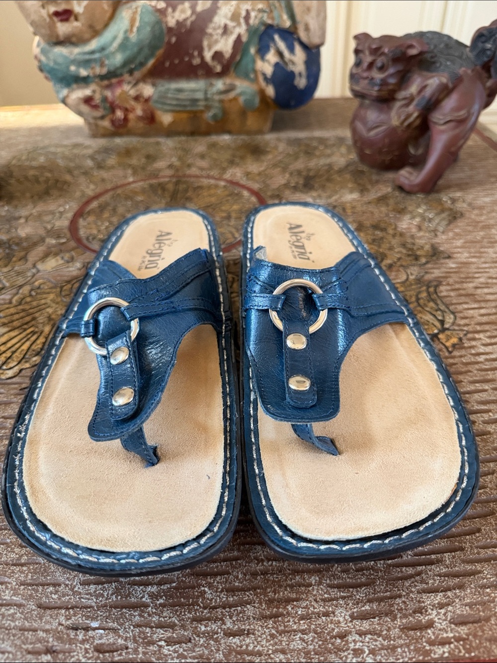 Alegria Navy Leather Thong Sandals with Decorative Ring Sz 42
